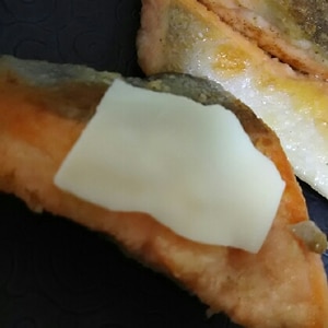 鮭のムニエル　チーズのせ
